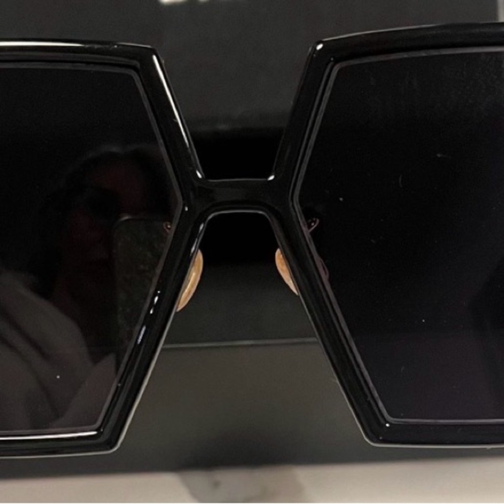 Black Oversized Gradient Sunglasses. Unbranded - image 1